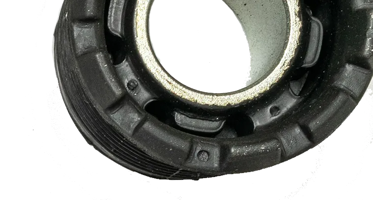 Satz neuer Autoteile aus Metall.
